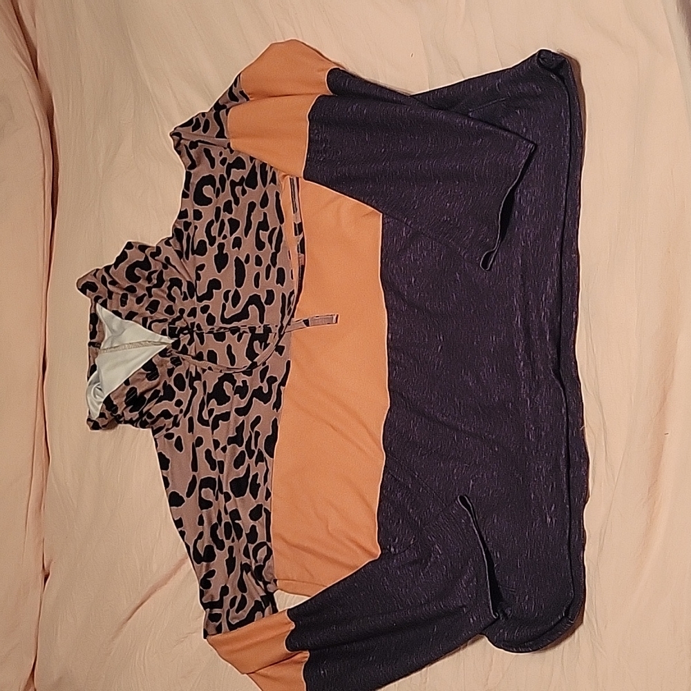 Long sleeve hooded shirt